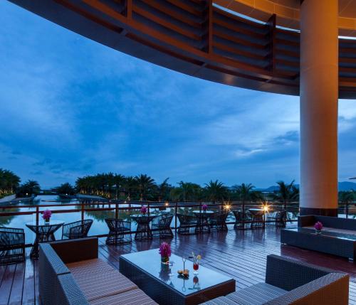 Oprema, Thousand Cranes Sanya Yazhou Bay Int'l Exchange Centre in Sanya Oprema, Thousand Cranes Sanya Yazhou Bay Int'l Exchange Centre in Sanya