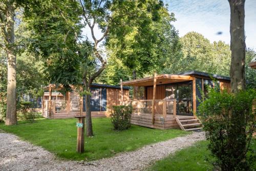 Guestroom, Camping de Paris in Bois de Boulogne Guestroom, Camping de Paris in Bois de Boulogne