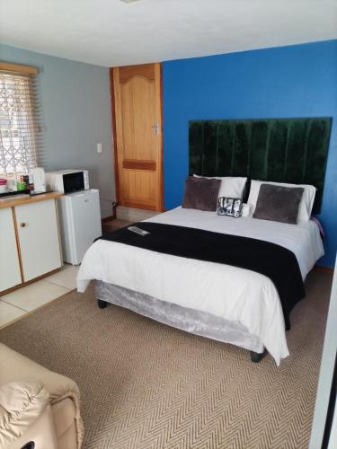Guestroom, 2 on Haig Accommodation, Selbourne, East London in Berea Guestroom, 2 on Haig Accommodation, Selbourne, East London in Berea