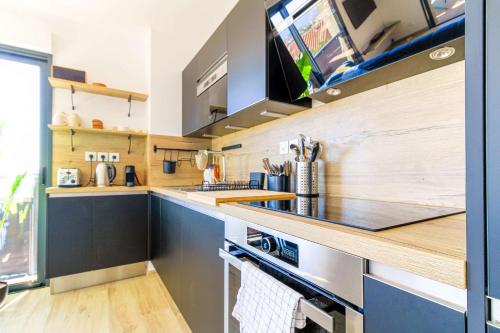 주방, SELECT'soHOME - Appartement face à la mer avec piscine à Bormes-les-mimosas - CAPNAT-C04 (SELECT'soHOME - Appartement face a la mer avec piscine a Bormes-les-mimosas - CAPNAT-C04) in 보르므 레 미모사 주방, SELECT'soHOME - Appartement face à la mer avec piscine à Bormes-les-mimosas - CAPNAT-C04 (SELECT'soHOME - Appartement face a la mer avec piscine a Bormes-les-mimosas - CAPNAT-C04) in 보르므 레 미모사