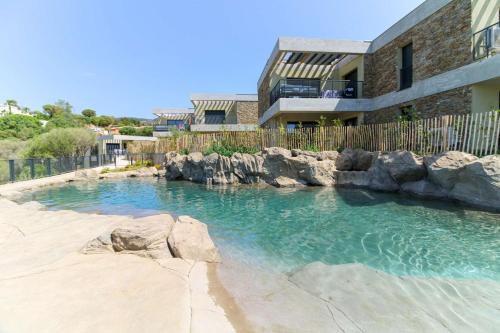 수영장, SELECT'soHOME - Appartement face à la mer avec piscine à Bormes-les-mimosas - CAPNAT-C04 (SELECT'soHOME - Appartement face a la mer avec piscine a Bormes-les-mimosas - CAPNAT-C04) in 보르므 레 미모사 수영장, SELECT'soHOME - Appartement face à la mer avec piscine à Bormes-les-mimosas - CAPNAT-C04 (SELECT'soHOME - Appartement face a la mer avec piscine a Bormes-les-mimosas - CAPNAT-C04) in 보르므 레 미모사