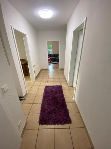 Es ist eine sehr schöne Haus mit 3 Zimmer Und Garten,Carports für 2 Autos (Es ist eine sehr schone Haus mit 3 Zimmer Und Garten,Carports fur 2 Autos) in Raunheim Es ist eine sehr schöne Haus mit 3 Zimmer Und Garten,Carports für 2 Autos (Es ist eine sehr schone Haus mit 3 Zimmer Und Garten,Carports fur 2 Autos) in Raunheim