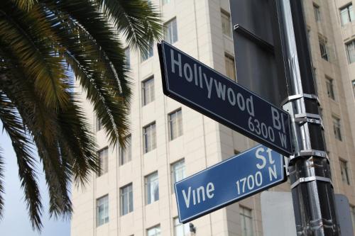 Hollywood house with parking - walk to attractions