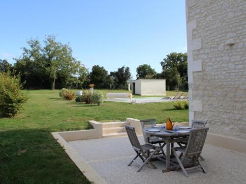 Gîte Vars, 4 pièces, 6 personnes - FR-1-653-16 (Gite de charme avec piscine chauffee, jardin privatif et equipements bebes, a 15 min d’Angouleme - F) in Champniers Gîte Vars, 4 pièces, 6 personnes - FR-1-653-16 (Gite de charme avec piscine chauffee, jardin privatif et equipements bebes, a 15 min d’Angouleme - F) in Champniers