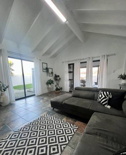 Family Holiday Home Rental in Port Elizabeth in Rowallan Park Family Holiday Home Rental in Port Elizabeth in Rowallan Park