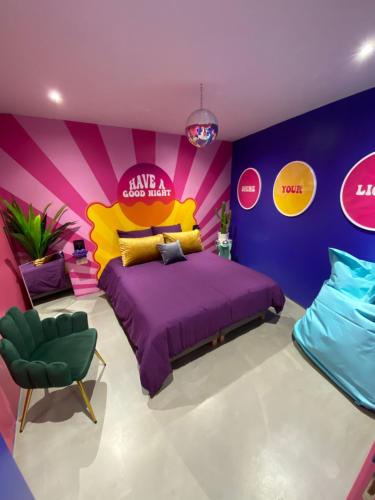 Capsule Boogie-Woogie - JACUZZI - SAUNA - BILLARD - JEUX - ECRAN GÉANT - FILET SUSPENDU - NETFLIX (Capsule Boogie-Woogie - JACUZZI - SAUNA - BILLARD - JEUX - ECRAN GEANT - FILET SUSPENDU - NETFLIX) in La Louviere Capsule Boogie-Woogie - JACUZZI - SAUNA - BILLARD - JEUX - ECRAN GÉANT - FILET SUSPENDU - NETFLIX (Capsule Boogie-Woogie - JACUZZI - SAUNA - BILLARD - JEUX - ECRAN GEANT - FILET SUSPENDU - NETFLIX) in La Louviere