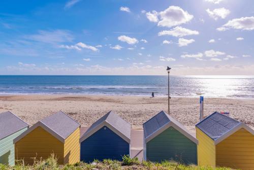 Self-contained flat, off street parking close to town and beach in Talbot and Branksome Woods Self-contained flat, off street parking close to town and beach in Talbot and Branksome Woods