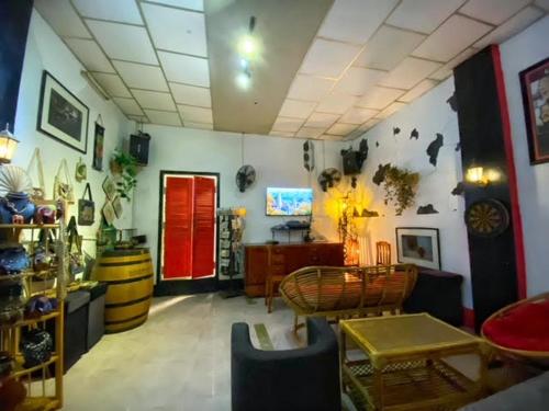 Pomme Hostel Restaurant & Bar - Private Sleeping Cabins in Battambang Pomme Hostel Restaurant & Bar - Private Sleeping Cabins in Battambang
