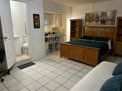 Cozy Queen Bed Studio with 60 Inch Smart TV, Netflix, AirPlay, Mini-Fridge, and 500 Mbps WiFi near F in Tamiami Cozy Queen Bed Studio with 60 Inch Smart TV, Netflix, AirPlay, Mini-Fridge, and 500 Mbps WiFi near F in Tamiami