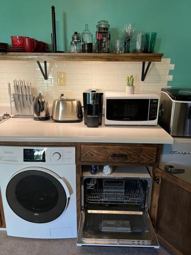 廚房, Cozy loft with parking and private patio w/ grill in 默特爾格羅夫 廚房, Cozy loft with parking and private patio w/ grill in 默特爾格羅夫