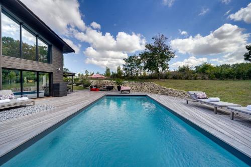Balcony/terrace, Villa La Foret • Piscine Parking & Wi-Fi in Artigues-pres-Bordeaux Balcony/terrace, Villa La Foret • Piscine Parking & Wi-Fi in Artigues-pres-Bordeaux