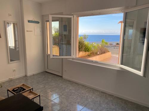 Studio et son Rooftop Panoramique Prive, Antheor, Saint Raphael, plage a Pieds in Antheor Studio et son Rooftop Panoramique Prive, Antheor, Saint Raphael, plage a Pieds in Antheor