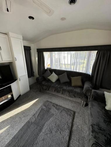 2 Bedroom Caravan With Sea Views in Eastchurch 2 Bedroom Caravan With Sea Views in Eastchurch
