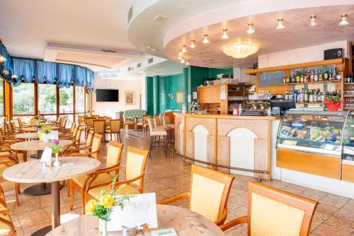 בר/טרקלין, Centro Vacanze La Limonaia in לימון סול גרדה בר/טרקלין, Centro Vacanze La Limonaia in לימון סול גרדה