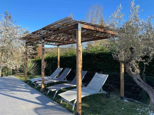 Logements chaleureux dans Maison avec piscine à 35 min de LYON (Logements chaleureux dans Maison avec piscine a 35 min de LYON) in Баньольс Logements chaleureux dans Maison avec piscine à 35 min de LYON (Logements chaleureux dans Maison avec piscine a 35 min de LYON) in Баньольс