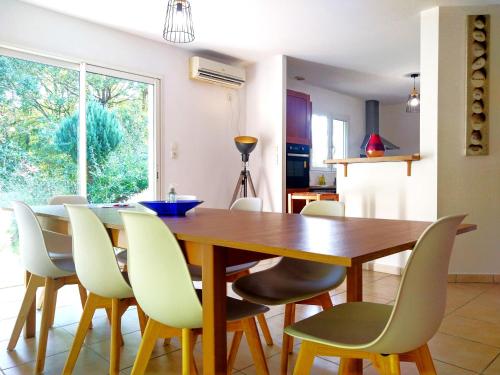 Facilities, Le Parc Jean Edouard - Spa avec jacuzzi prive - Superbe villa 4 chambres - 9 couchages - 6 lits - Po in Bressols Facilities, Le Parc Jean Edouard - Spa avec jacuzzi prive - Superbe villa 4 chambres - 9 couchages - 6 lits - Po in Bressols