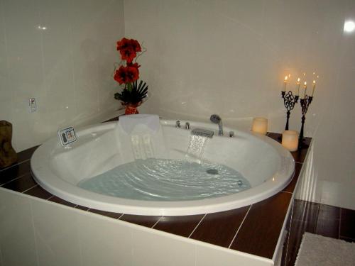 Fürdőszoba, Manoir de la Queue du Renard in Villers-Bocage Fürdőszoba, Manoir de la Queue du Renard in Villers-Bocage