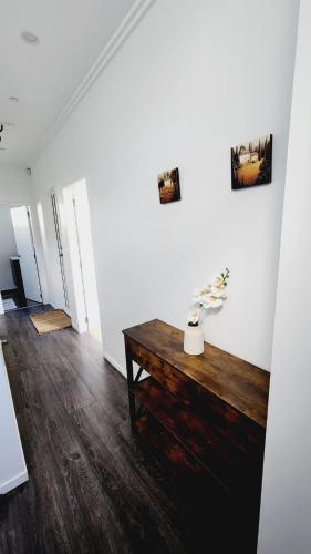 入口, Plush 3 bedroom property in Hobsonville in 賀生維爾 入口, Plush 3 bedroom property in Hobsonville in 賀生維爾