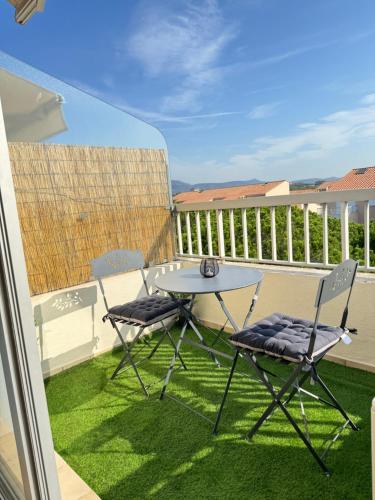 Balcony/terrace, Appartement de charme apercu mer in Frejus City Center Balcony/terrace, Appartement de charme apercu mer in Frejus City Center
