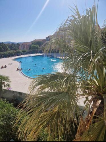 Swimming pool, Appartement de charme apercu mer in Frejus City Center Swimming pool, Appartement de charme apercu mer in Frejus City Center