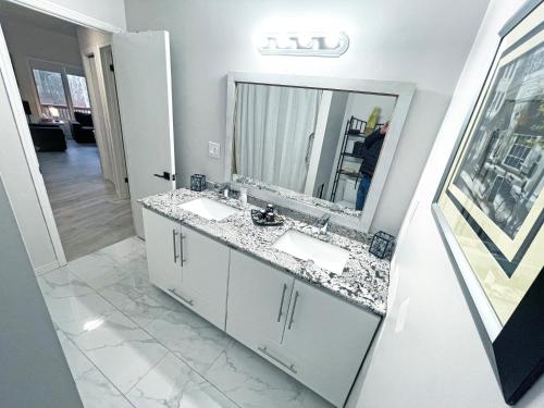 Forest Retreat - Pool - Games - Fireside Joy in Cayuga (ON) Forest Retreat - Pool - Games - Fireside Joy in Cayuga (ON)