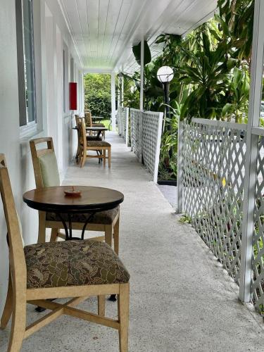 Exterior view, Conty's Motel in Naples (FL) Exterior view, Conty's Motel in Naples (FL)