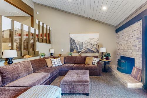 Huntington Lake Condo #102 in Lakeshore (CA) Huntington Lake Condo #102 in Lakeshore (CA)