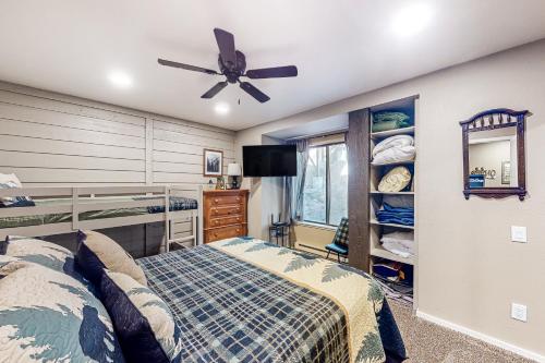 Huntington Lake Condo #102 in Lakeshore (CA) Huntington Lake Condo #102 in Lakeshore (CA)