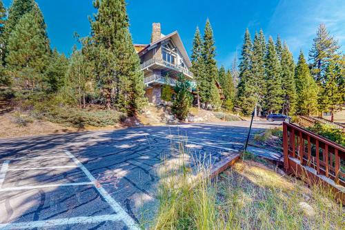 Huntington Lake Condo #102 in Lakeshore (CA) Huntington Lake Condo #102 in Lakeshore (CA)