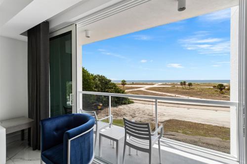 Balcony/terrace, Ocean Club Treasure Island Hotel in Treasure Island (FL) Balcony/terrace, Ocean Club Treasure Island Hotel in Treasure Island (FL)