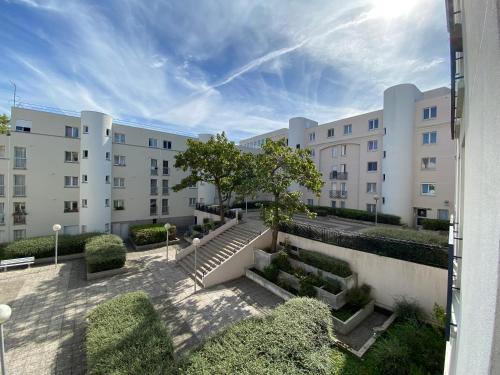 Le Beaugency Near Paris & Disneyland in Champs Sur Marne Le Beaugency Near Paris & Disneyland in Champs Sur Marne