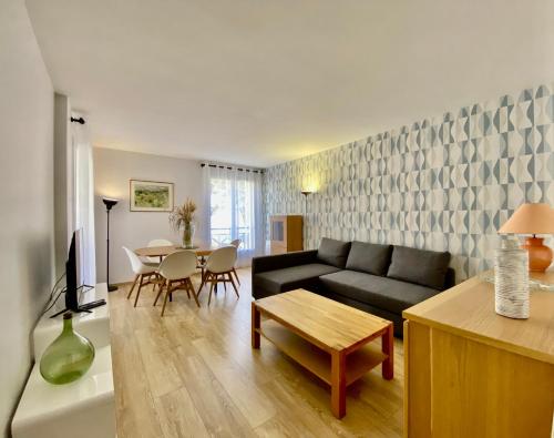 Le Beaugency Near Paris & Disneyland in Champs Sur Marne Le Beaugency Near Paris & Disneyland in Champs Sur Marne