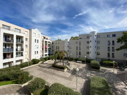 Le Beaugency Near Paris & Disneyland in Champs Sur Marne Le Beaugency Near Paris & Disneyland in Champs Sur Marne