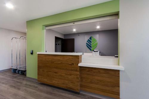 Előcsarnok, WoodSpring Suites Chandler Airport in Chandler Előcsarnok, WoodSpring Suites Chandler Airport in Chandler