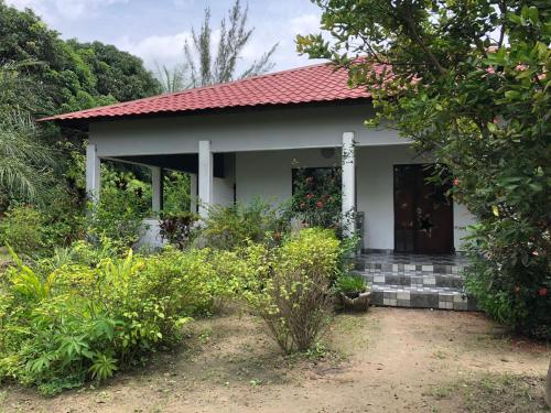 Karamaluu Garden Lodge in Gunjur Karamaluu Garden Lodge in Gunjur