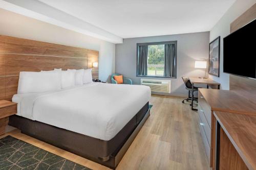 Super 8 By Wyndham Cornwall On in Cornwall Super 8 By Wyndham Cornwall On in Cornwall