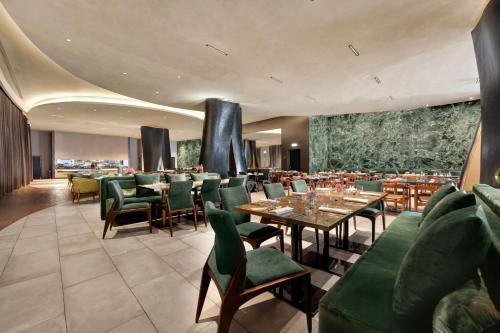 ห้องอาหาร, Hilton Porto Gaia in วิลลา โนวา เดอ เกล์ ห้องอาหาร, Hilton Porto Gaia in วิลลา โนวา เดอ เกล์