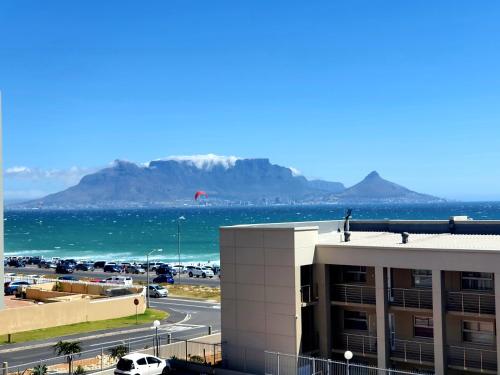 Ocean & Mountain Views