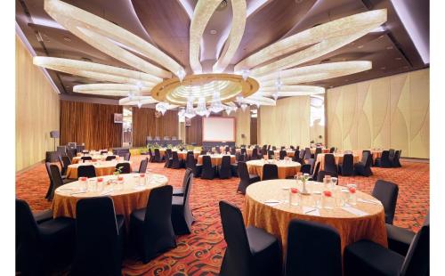Sala de reunió / Saló de ball, Quest Hotel Simpang Lima - Semarang by ASTON in Semarang Sala de reunió / Saló de ball, Quest Hotel Simpang Lima - Semarang by ASTON in Semarang