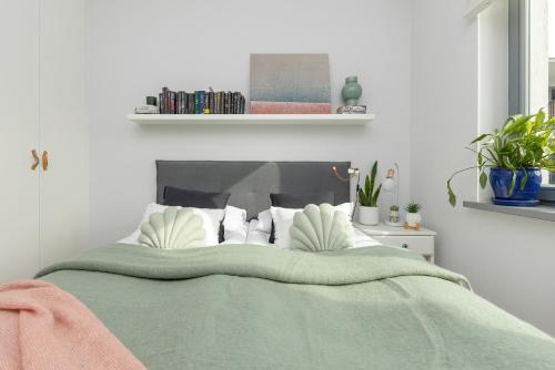 Cozy Apartment Gieysztora Wilanów by Noclegi Renters