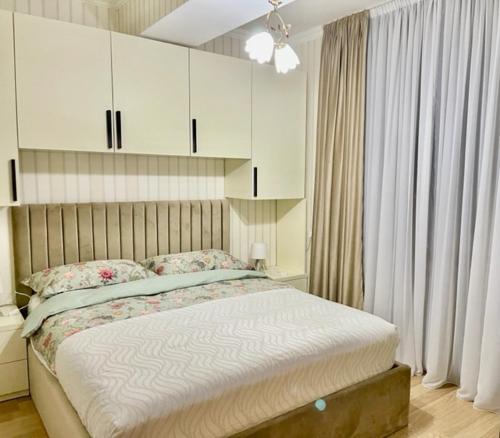 Modern and bright, fully renovated 2-bedroom flat