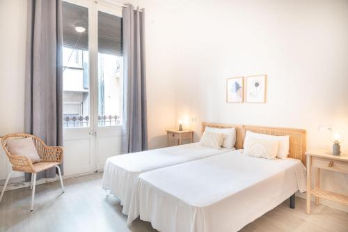 Terrace, sun and local lifestyle in Gracia