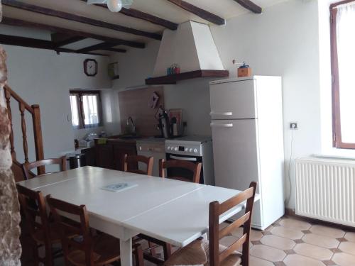 廚房, L'authentique Maison cœur de Ladoix-Serrigny in 拉都瓦村 廚房, L'authentique Maison cœur de Ladoix-Serrigny in 拉都瓦村