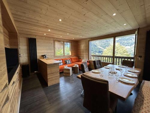 Appartement cosy 8 pers a Meribel, face telesiege, balcon Sud-Ouest, proche commerces et navette - F in Meribel Appartement cosy 8 pers a Meribel, face telesiege, balcon Sud-Ouest, proche commerces et navette - F in Meribel