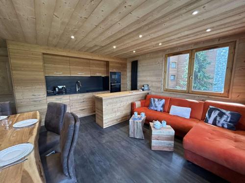 Appartement cosy 8 pers a Meribel, face telesiege, balcon Sud-Ouest, proche commerces et navette - F in Meribel Appartement cosy 8 pers a Meribel, face telesiege, balcon Sud-Ouest, proche commerces et navette - F in Meribel