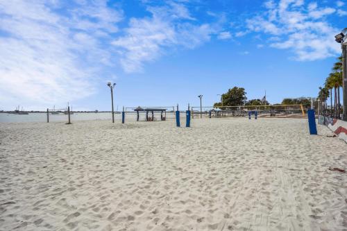 Beach Quarters #4 in Gulfport (FL) Beach Quarters #4 in Gulfport (FL)