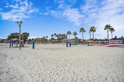 Beach Quarters #4 in Gulfport (FL) Beach Quarters #4 in Gulfport (FL)