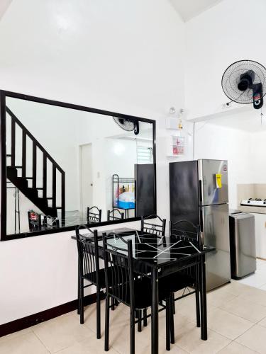 Fasilitas, Rumah 45 m² dengan 2 kamar tidur dan 1 kamar mandi pribadi di Calapan (Vacation Transient Guest House Rental Calapan L43) in Calapan Fasilitas, Rumah 45 m² dengan 2 kamar tidur dan 1 kamar mandi pribadi di Calapan (Vacation Transient Guest House Rental Calapan L43) in Calapan