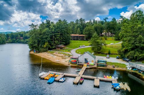 Holly Forest Hideaway in Sapphire (NC) Holly Forest Hideaway in Sapphire (NC)