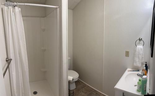 Bathroom, Cypress Landing Cabins in Andalusia (AL) Bathroom, Cypress Landing Cabins in Andalusia (AL)